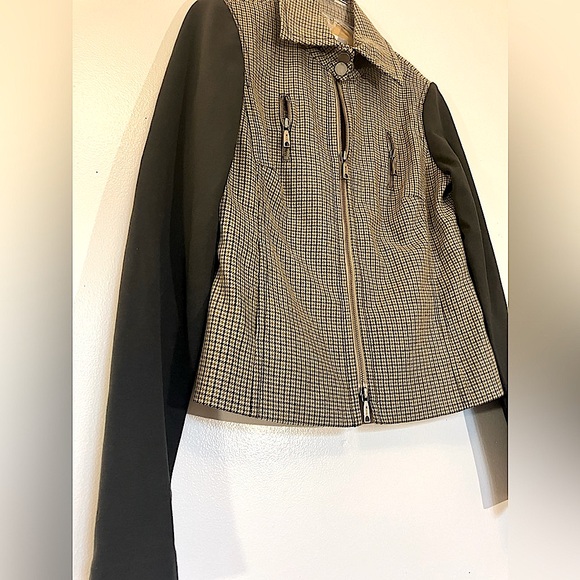 Worth, Size 4, wool/nylon, plaid/camel body w/black sleeves, excellent condition - Picture 6 of 10